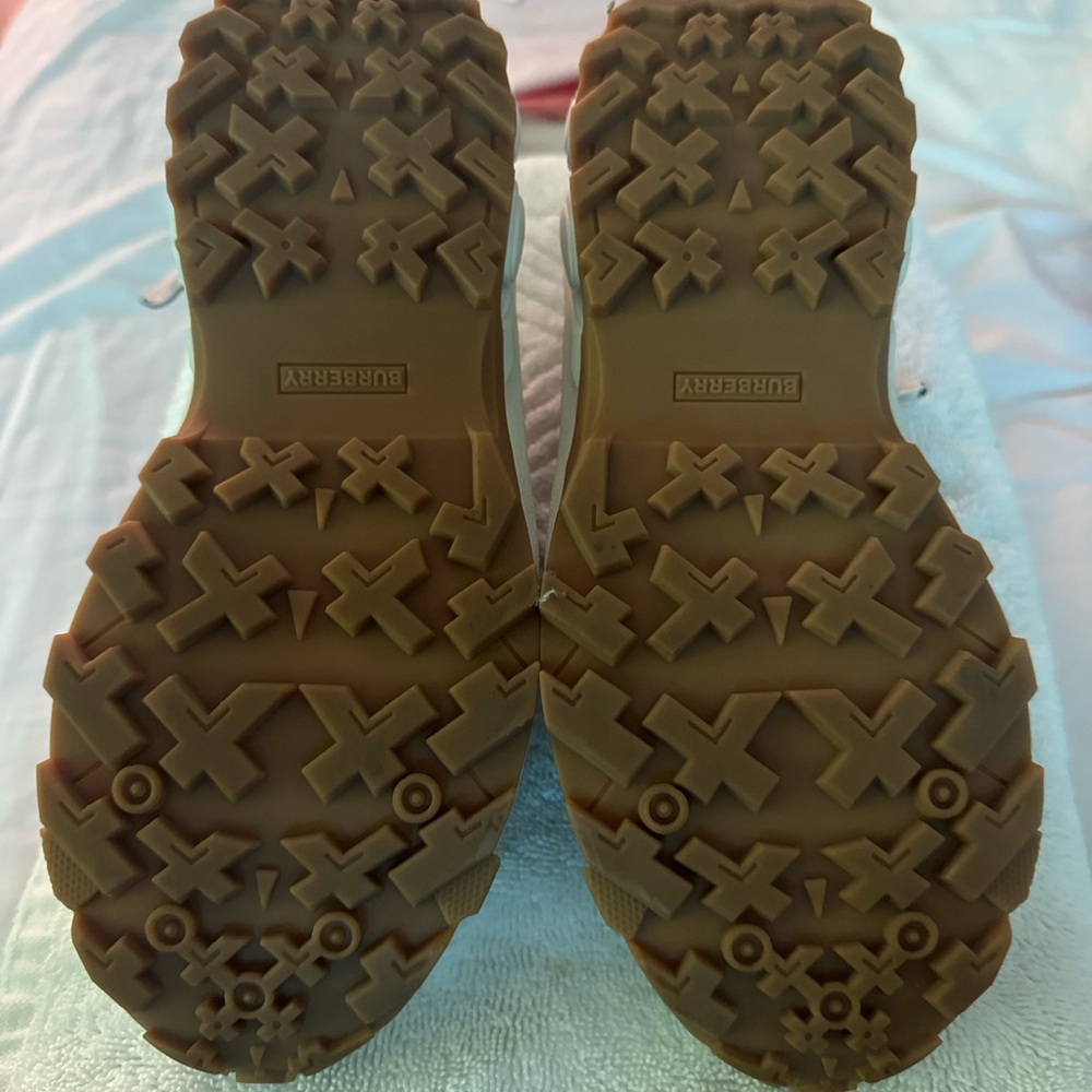 Burberry shoe - Picture 6 of 7